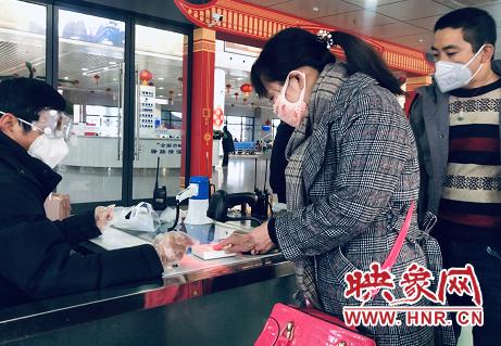 集团统一部署下,铁路职工严阵以待,万家团聚时,他们恪尽职守,使命必达
